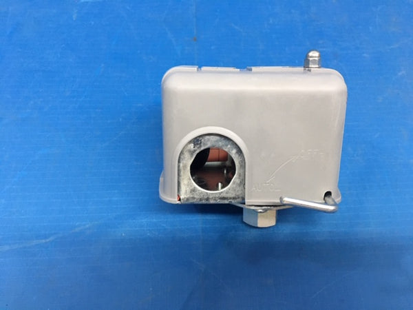 Square D Pumptrol 40 psi 60 psi Pressure Switch  P/N:9013FYG2J24MI NSN:5930-01-586-3692