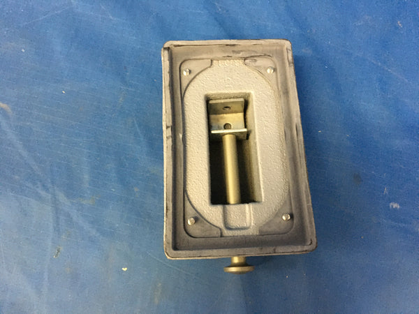 Crouse Hinds FSK-1VTS Conduit Outlet Cover NSN:5975-00-197-0207